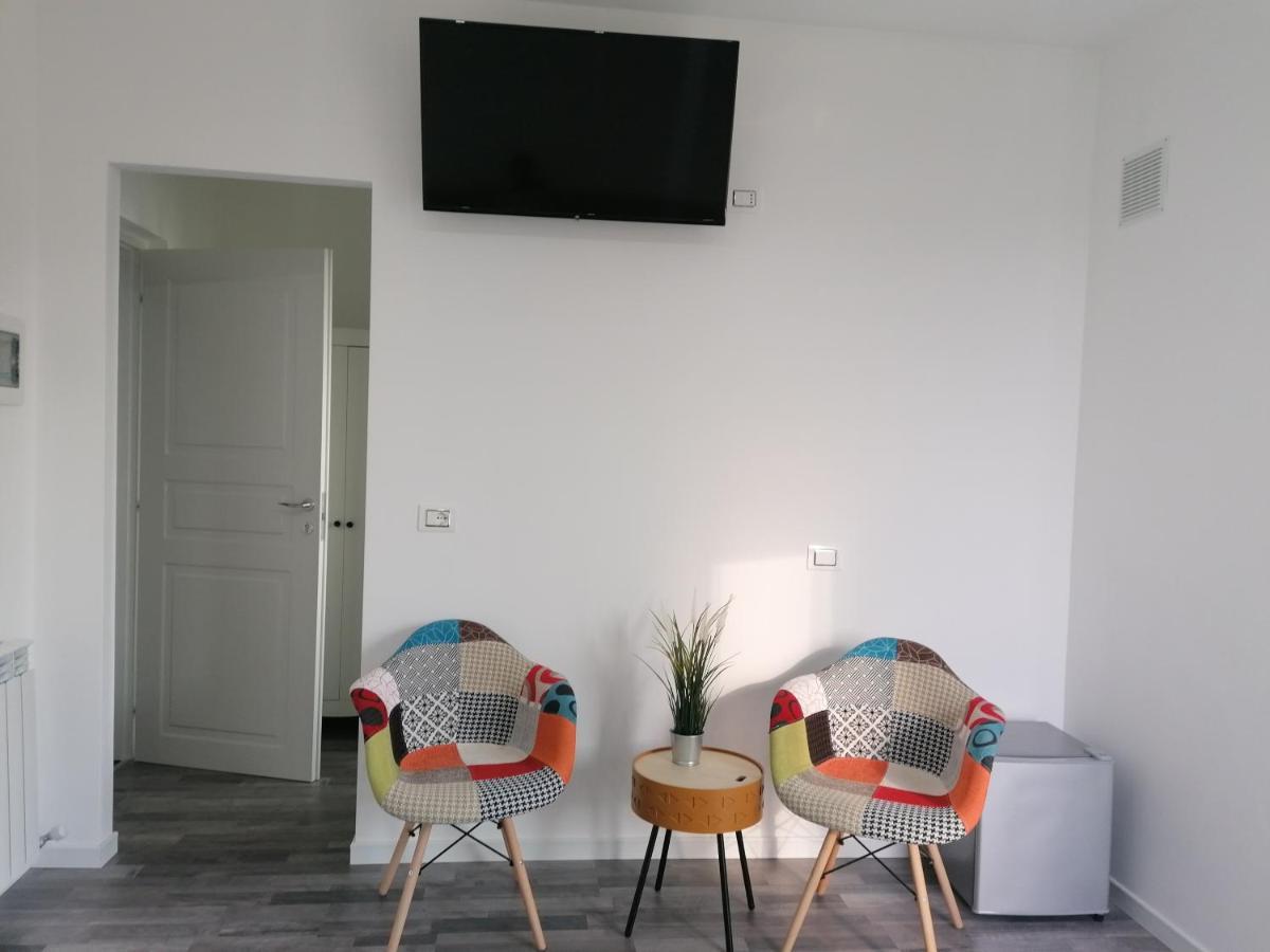 Suite Room Malpensa B&B การ์ดาโน อัล กัมโป ภายนอก รูปภาพ